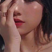 LaLiSa MaNoBan ( nàng ) 