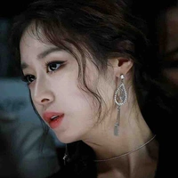 Park JiYeon ( chị cô )