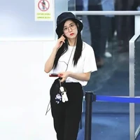 Kim Jisoo ( chị )