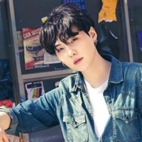 Min Yoongi ( Suga )