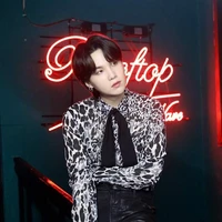 Min Yoongi ( Hắn )