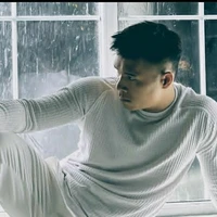 Vinh(anh họ Karik)