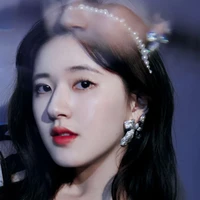 Triệu Lộ Tư ( chị họ của các anh)