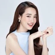 Nhã Phương(mẹ Huy)