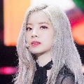 dahyun(bạn cô)