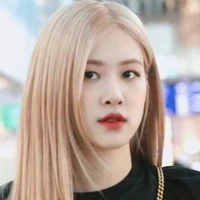 Park Chaeyoung - cô