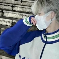 Hoàng Nhân Mã-[<Nguacute>]