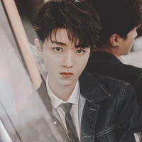 VƯƠNG TUẤN KHẢI(papa cậu)