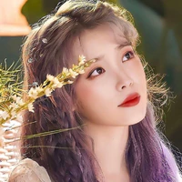 LaJi-eun Manoban-IU (chị cô)