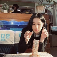 Kim Jisoo ( Cô  )