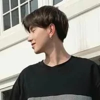 BÀN THẦN VŨ- anh họ cô