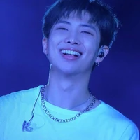 Kim Namjoon /kiêm ba Lía+Diu/