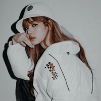 Lalisa Manoban ( Cô )