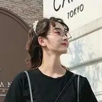 Khương Tuyết Lan - mẹ cô