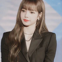 Lalisa Manobal (Cô)