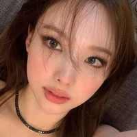 Nayeon ( quản gia )