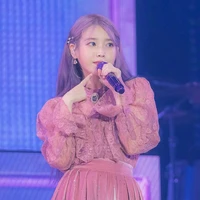 IU (Chị cô)