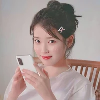Manoban Ji -eun (chị cô)