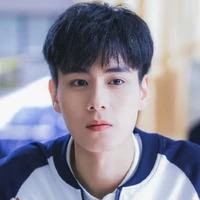Tiêu Minh Thành * anh trai nữ 9 *