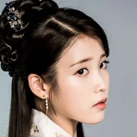 Lý Trí Ngân(IU)