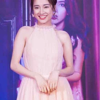 Nhã Phương(mẹ Huy)