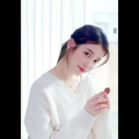 IU