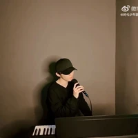 Tác giả《比鄰星》