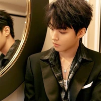 Vương Tuấn Khải( papa các anh)