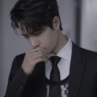 Vương Nhất Bác(papa cậu)