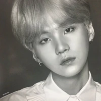 Min Yoogi ( ba Nàng)