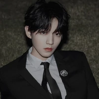 VƯƠNG TUẤN KHẢI*papa các anh*