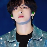 KIM TAE HYUNG(anh)