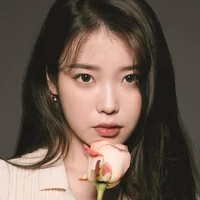 Iu Manoban (Chị)