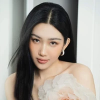 Thúy Ngân(bn thân Ngọc)