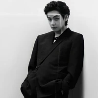 Kim Taehyung-Hắn/ Anh em song sinh với V