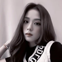 Kim Jisoo ( Cô )