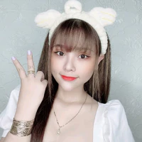 Lê Hương(Chị cả)
