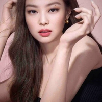 Jennie( chị Jaewon)