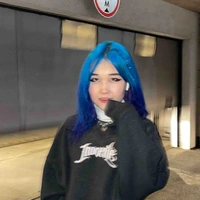 Chị gái Alina 