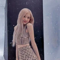 Rosé (bạn thân y/n)