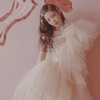 kim jennie ( bạn thân của y)