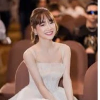 Nhã Phương (mẹ Huy)