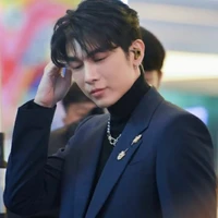Mew Suppasit (báo)