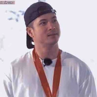 Vinh ( bạn của Huy) 