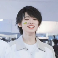 Tiểu thuyết gia - Tống Á Hiên