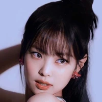 𝙆𝙞𝙢 𝙅𝙚𝙣𝙣𝙞𝙚(Jen) - Em