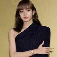Lalisa Manoban ( cô )
