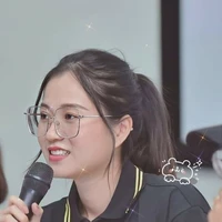 Uyên ( bạn mẹ Long )