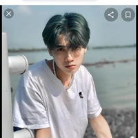 lớp phó 12A1( thik ngọc) tên ái