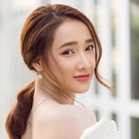 mẹ ruột ngân